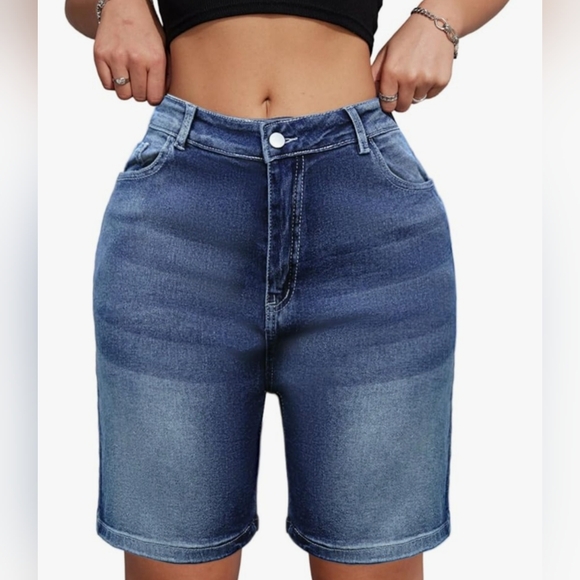 Womens High Rise Plus Size Embroidered Denim Shorts Size 6X New - Picture 2 of 10